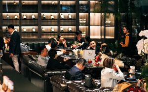 Ngành F&B Việt 2021: Nằm yên bất động hay tìm ‘cơ trong nguy’ để dẫn đầu?