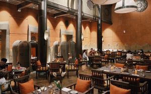 Nhìn lại sự chuyển đổi dịch vụ f&B cao cấp sang phổ thông “Thời kỳ mới”