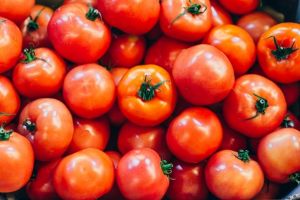 Tại sao giá cà chua đắt đỏ?