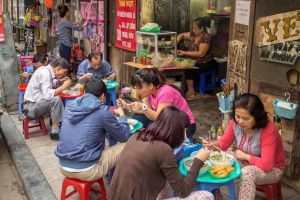 Người Việt khó tính vì được ăn ngon rẻ từ nhỏ