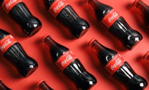 Nhằm để chống lạm phát, Coca-Cola sản xuất chai thủy tinh có thể tái sử dụng