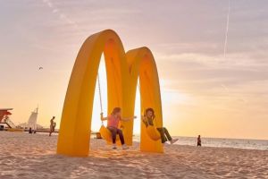 Học gì từ chiến dịch biến logo thành xích đu của McDonald’s